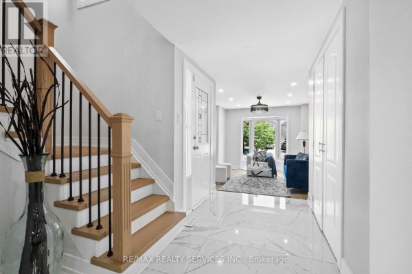 1273 Barberry Green, Oakville, ON, photo 2
