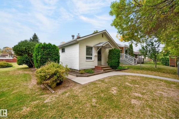 Kitchen - 12736 116 St Nw, Edmonton, AB T5E5H2 Photo 3