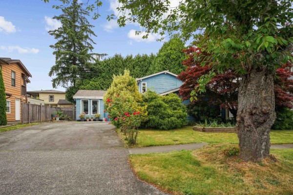 12737 Drummond Place, Surrey, BC V3V6G4 Photo 2