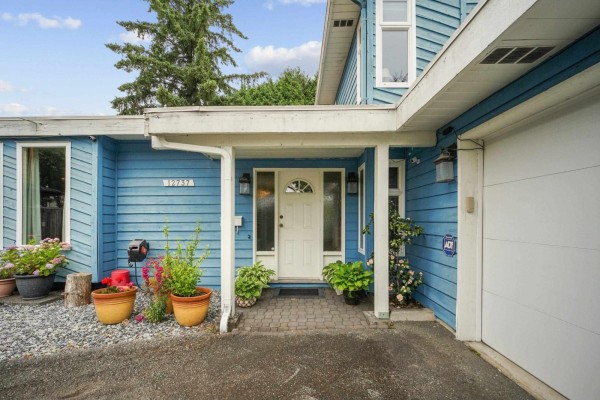 12737 Drummond Place, Surrey, BC V3V6G4 Photo 3