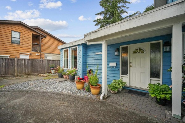 12737 Drummond Place, Surrey, BC V3V6G4 Photo 4