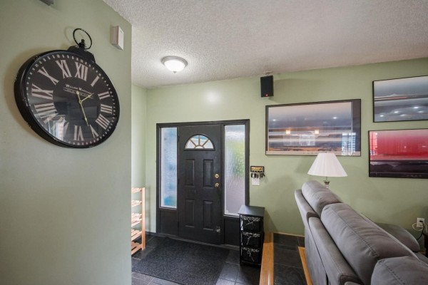 12737 Drummond Place, Surrey, BC V3V6G4 Photo 5