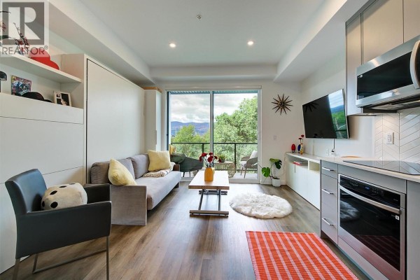 Living room - 1274 Devonshire Avenue Unit# 405, Kelowna, BC V1Y0M7 Photo 5