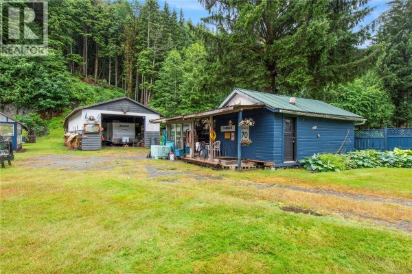 Laundry room - 1276 Sayward Rd, Sayward, BC V0P1R0 Photo 2