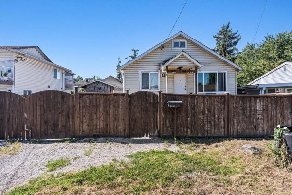 12768 112b Avenue, Surrey, BC V3V3L6 Photo 2