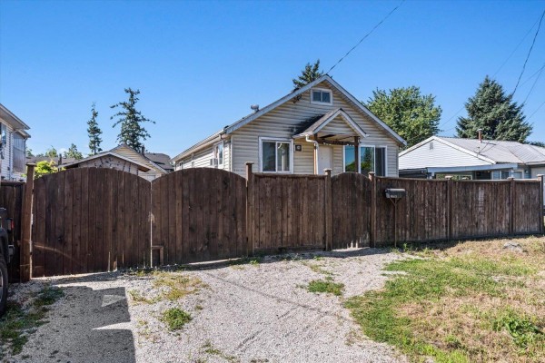 12768 112b Avenue, Surrey, BC V3V3L6 Photo 3