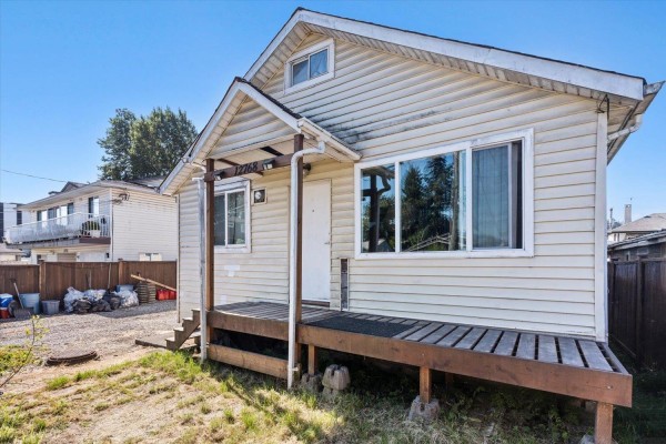 12768 112b Avenue, Surrey, BC V3V3L6 Photo 4