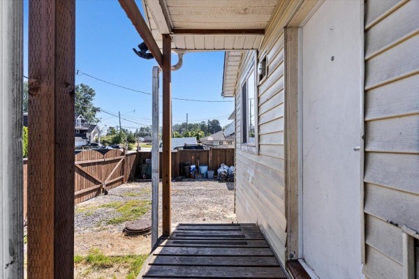 12768 112b Avenue, Surrey, BC V3V3L6 Photo 5
