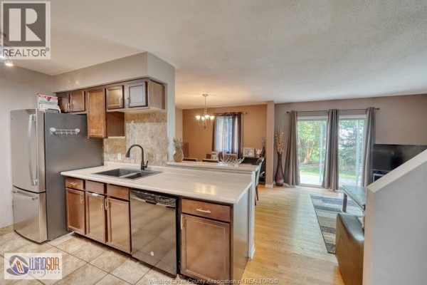 4pc Ensuite bath - 1277 Cardinal Crescent, Tecumseh, ON N8N4V1 Photo 4