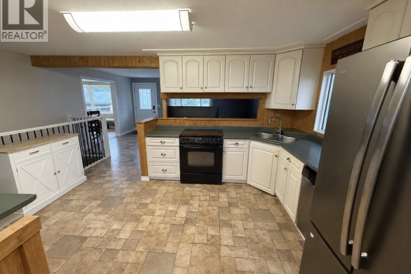 Dining room - 12776 Peach Avenue, Charlie Lake, BC V0C1H0 Photo 2