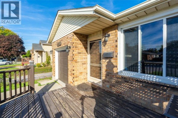 1279 Thistledown Avenue, Sarnia, ON, photo 3