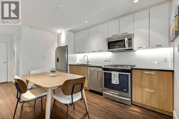 Living room - 128, 510 Edmonton Trail Ne, Calgary, AB T2E0J7 Photo 3