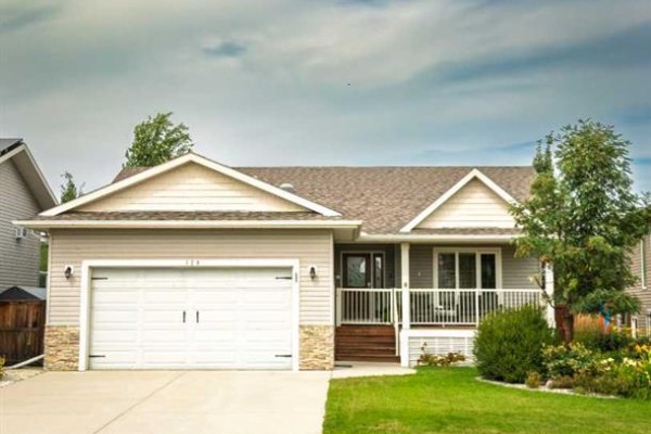 Laundry room - 128 12 Ave Ne, Sundre, AB T0M1X0 Photo 5