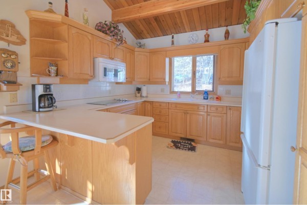 Family room - #128 4521 Lakeshore Rd, Rural Parkland County, AB T0E2K0 Photo 4