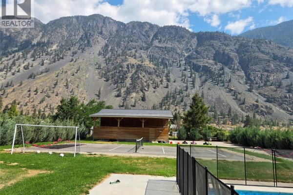 Living room - 128 Ashnola Road, Keremeos, BC V0X1N1 Photo 5