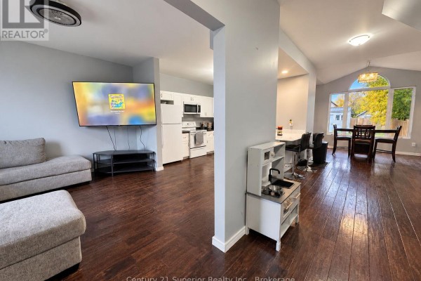 Primary Bedroom - 128 Bethune Street, Thunder Bay, ON P7C2G3 Photo 4