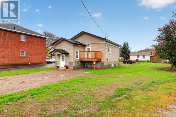 Kitchen - 128 Bonnechere Street N, Renfrew, ON K7V1Y9 Photo 2