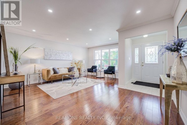 128 Briarscross Boulevard, Toronto, ON, photo 3