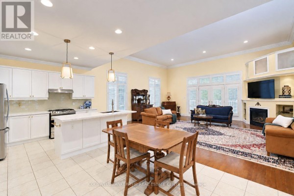 Dining room - 128 Carmela Avenue, Richmond Hill, ON L4E2V6 Photo 4