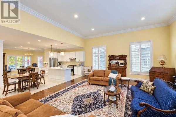 Kitchen - 128 Carmela Avenue, Richmond Hill, ON L4E2V6 Photo 5