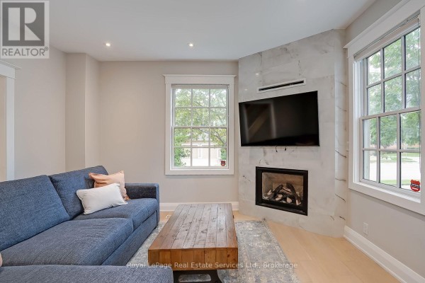Primary Bedroom - 128 Chisholm Street, Oakville, ON L6K3J2 Photo 5