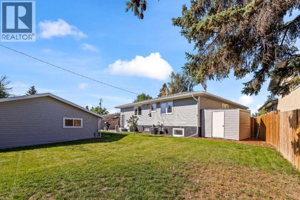Kitchen - 128 Doverthorn Bay Se, Calgary, AB T2B2G3 Photo 3