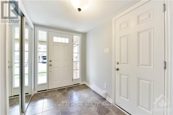 Living room - 128 Grenadine Street, Ottawa, ON K2S0P1 Photo 3