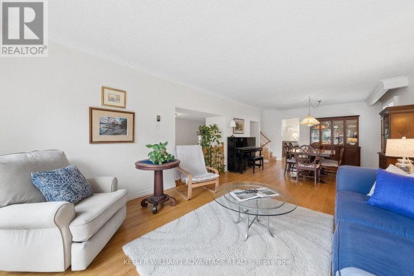 Dining room - 128 Holmcrest Trail, Toronto, ON M1C1V5 Photo 2