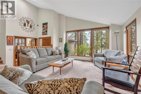 5pc Ensuite bath - 128 Ponderosa Place, Penticton, BC V2A7Y8 Photo 4