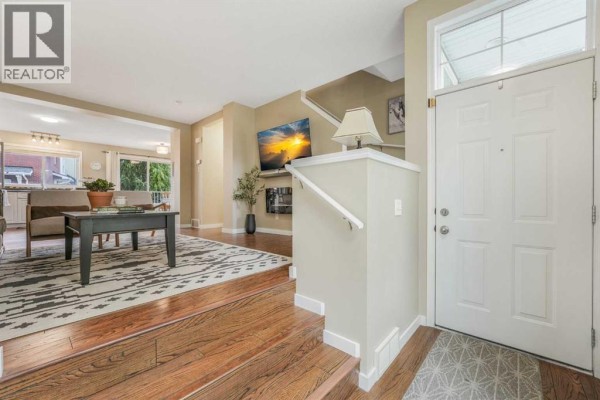 Foyer - 128 Promenade Way Se, Calgary, AB T2Z4E8 Photo 5