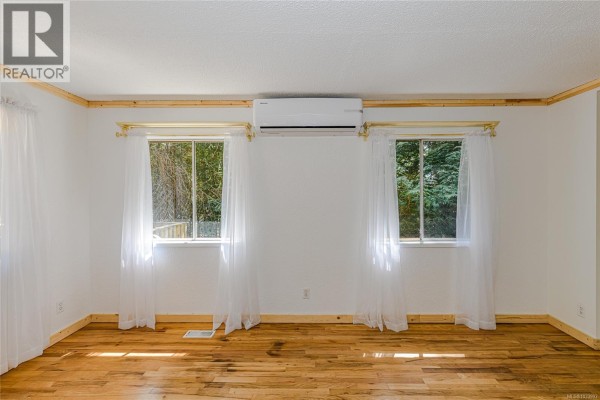 Primary Bedroom - 128 Sunset Dr, Salt Spring, BC V8K1L3 Photo 5