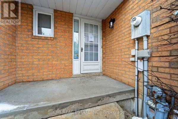 128 Toba Crescent, Brampton, ON, photo 2