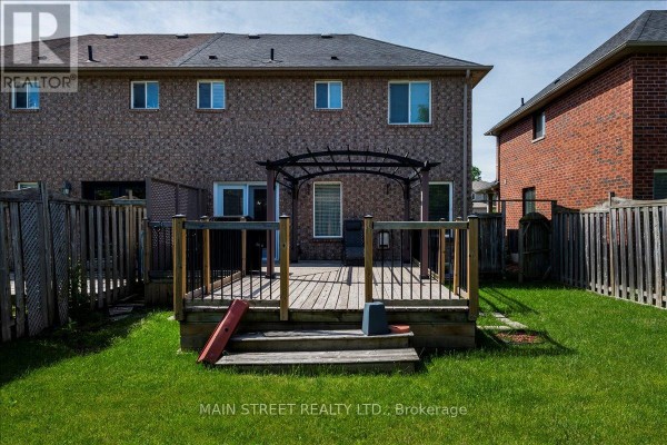 Living room - 128 Tunbridge Road, Barrie, ON L4M6S2 Photo 4
