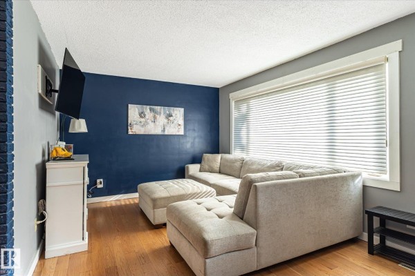 Primary Bedroom - 12820 132 St Nw, Edmonton, AB T5L1R1 Photo 4