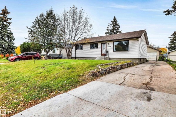 Kitchen - 12823 94 St Nw, Edmonton, AB T5E3V6 Photo 3