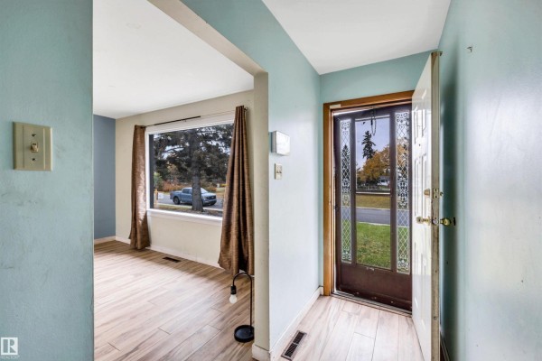 Primary Bedroom - 12823 94 St Nw, Edmonton, AB T5E3V6 Photo 5