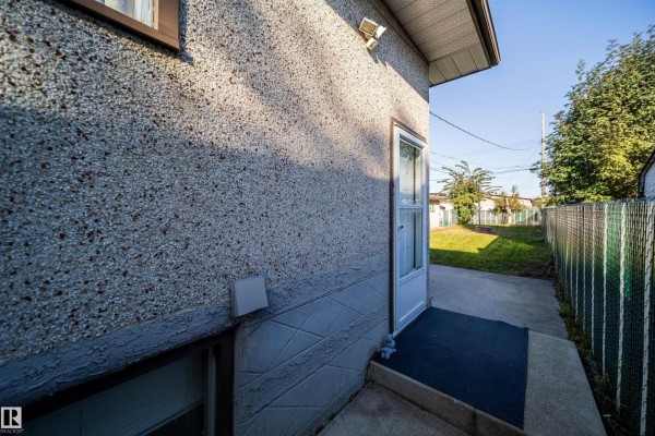 Bedroom 4 - 12825 102 St Nw, Edmonton, AB T5E4J2 Photo 4