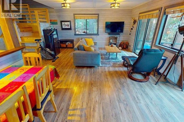 Kitchen - 1283 Tennyson Rd, Savary Island, BC  Photo 3