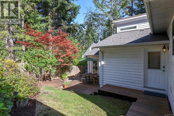 Living room - 1285 Hurford Ave, Courtenay, BC V9N8K9 Photo 2