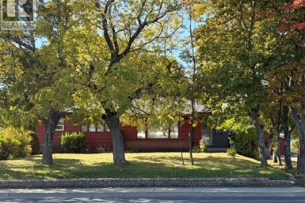 1285 St Peter Avenue, Bathurst, NB, photo 2