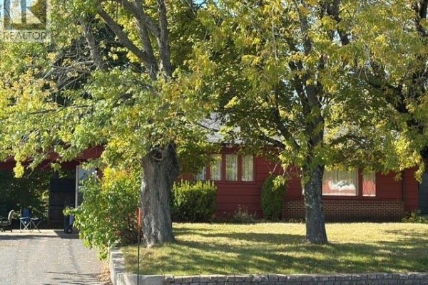1285 St Peter Avenue, Bathurst, NB, photo 3