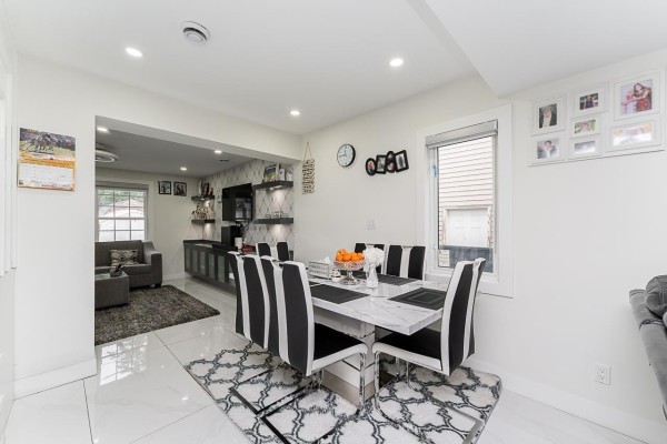 12850 115b Avenue, Surrey, BC V3R2R9 Photo 3