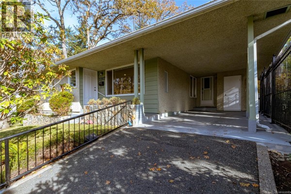 Bedroom - 1287 Filmer Rd, Saanich, BC V8P1W5 Photo 5