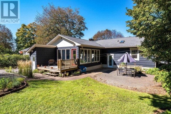 Family room - 1289 Belcher Street, Port Williams, NS B0P1T0 Photo 2