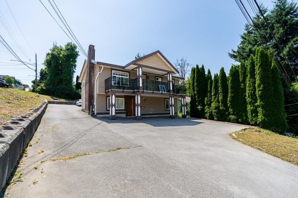 12892 111 Avenue, Surrey, BC V3T2R4 Photo 2