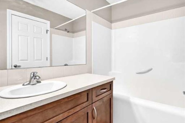 Kitchen - 129, 308 11 Avenue Nw, High River, AB T1V0G3 Photo 3