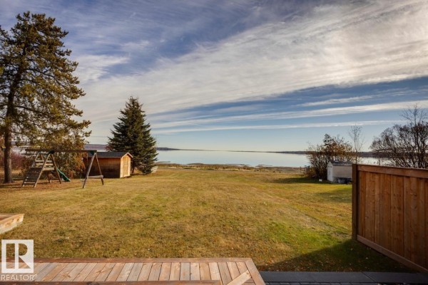 Kitchen - 129 1 Av, Rural Parkland County, AB T0E2B0 Photo 3