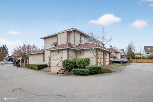 129 13725 72a Avenue, Surrey, BC V3W0S4 Photo 4