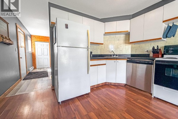 Full bathroom - 129 9th Avenue S, Creston, BC V0B1G3 Photo 4