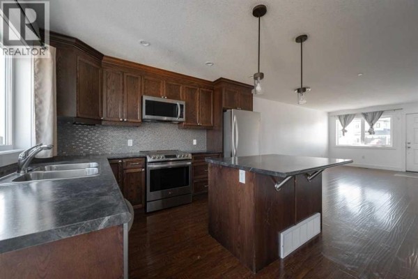 Living room - 129 Airmont Court, Fort Mcmurray, AB T9J1G1 Photo 4